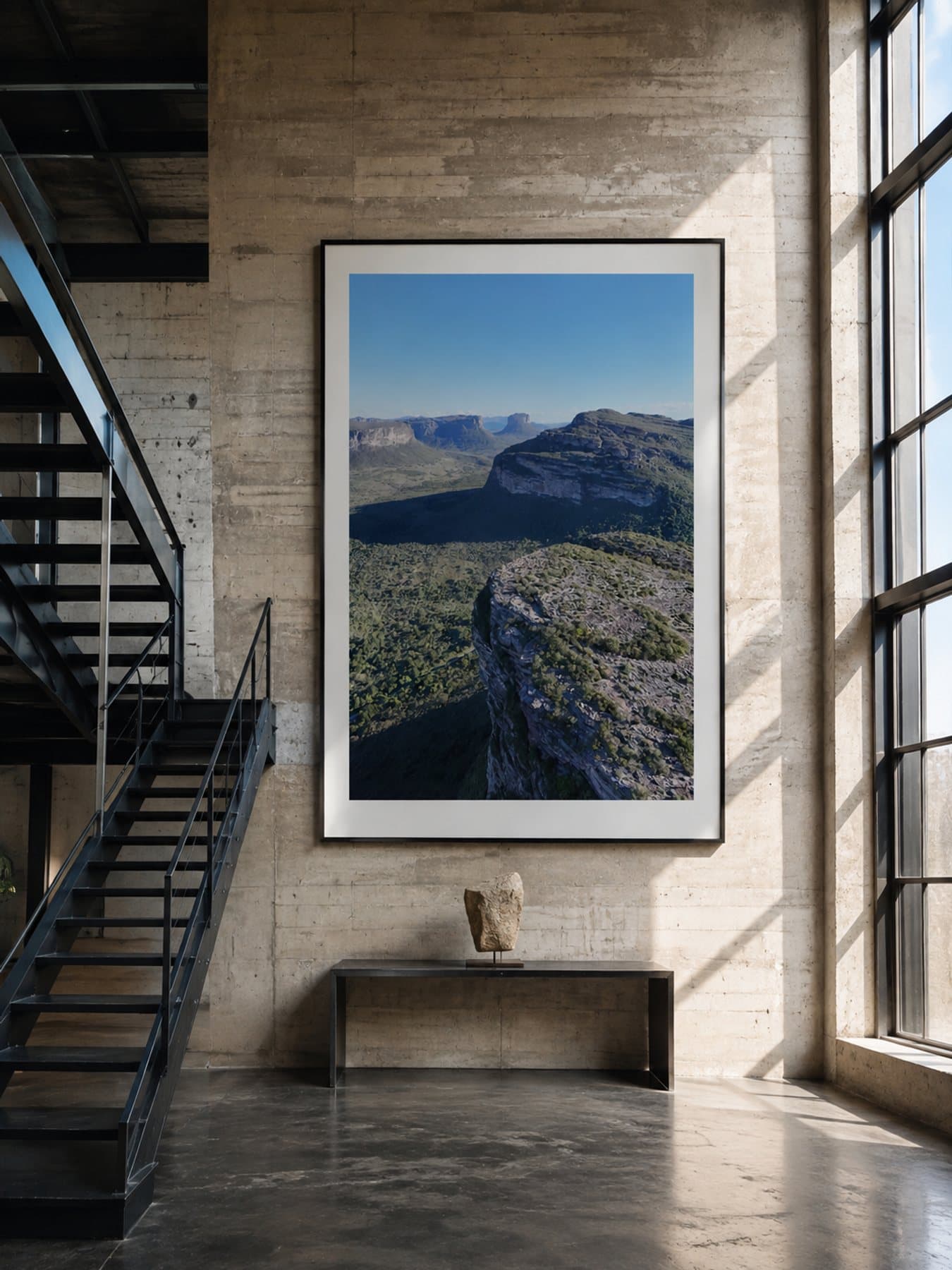 Mesas de pedra emoldurada em loft industrial