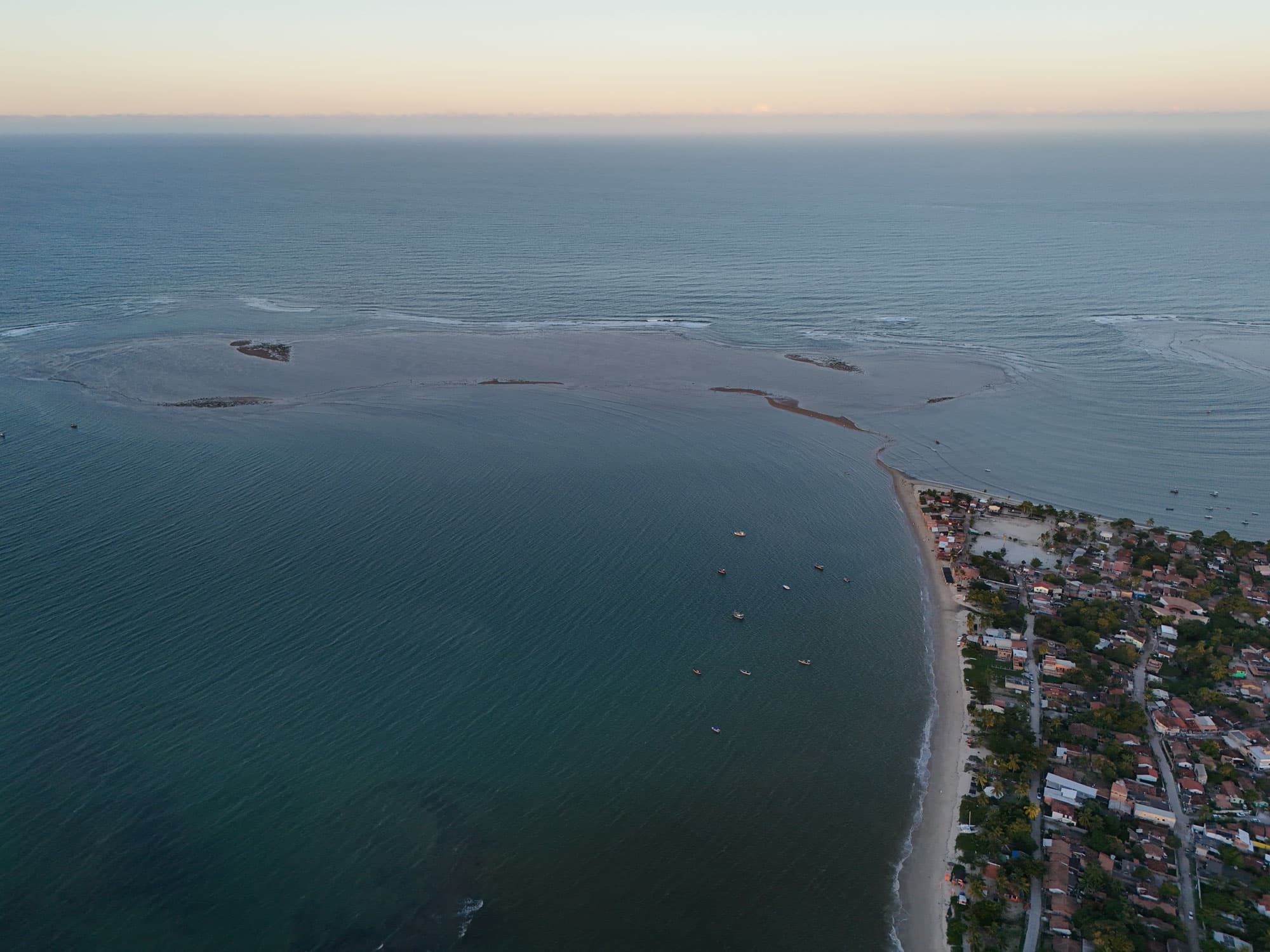 Banco de areia ao entardecer