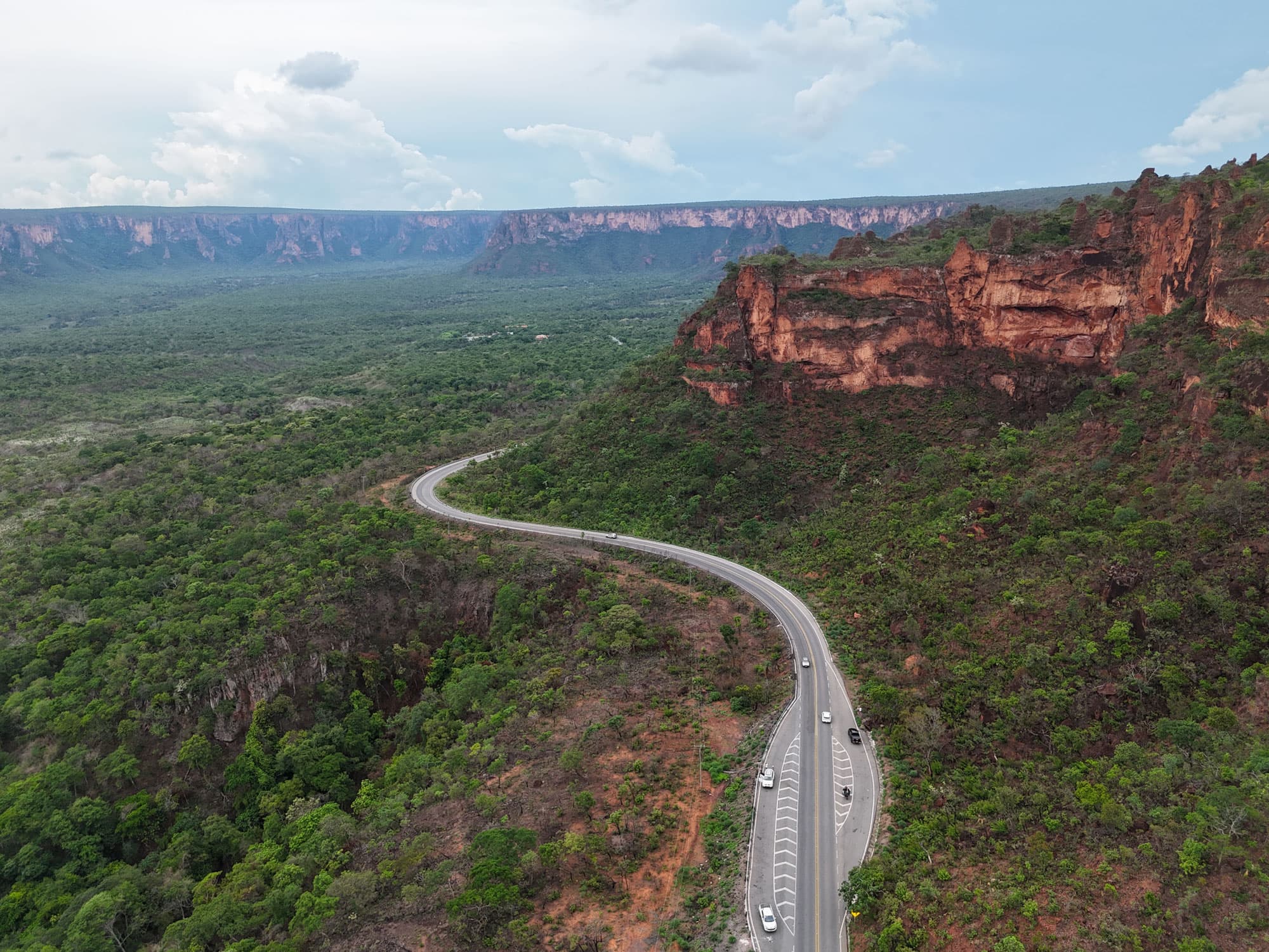 Serra com estrada